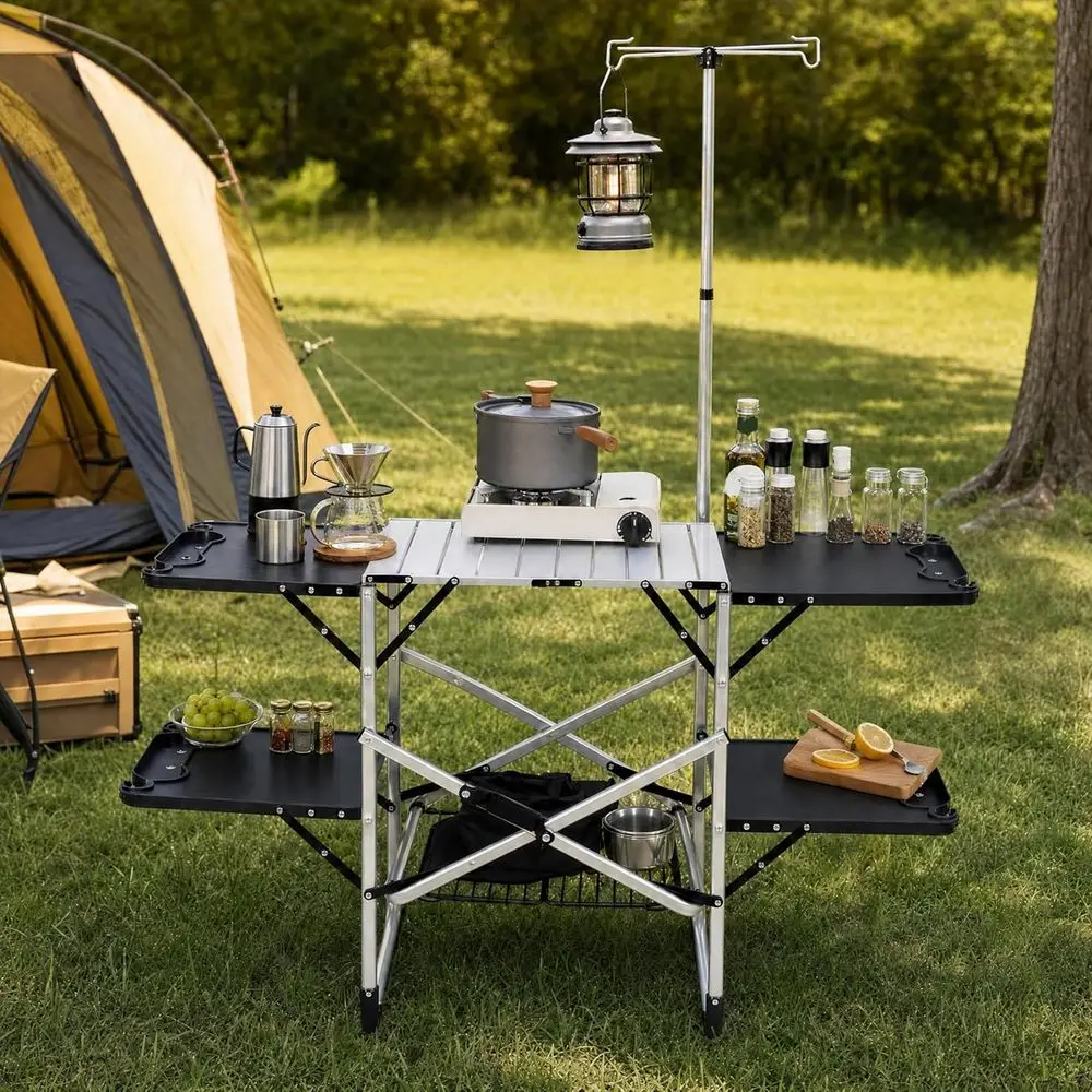 Outdoor Camping Table With Storage - 耐熱トップ、4つのサイドテーブル、収納、ランプポスト付きのポータブル屋外キッチンテーブル（ピクニックやキャンプ用）
